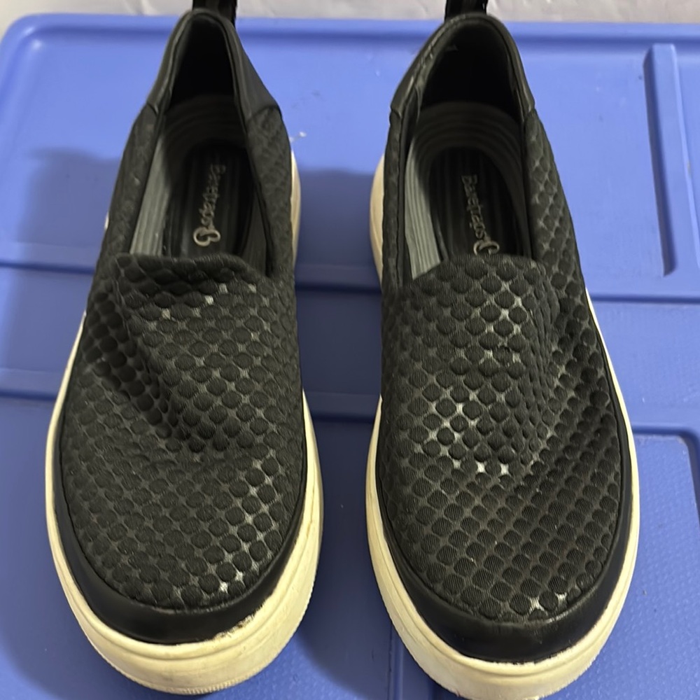 Baretraps Black Slip-On Sneakers Sz 6 EUC